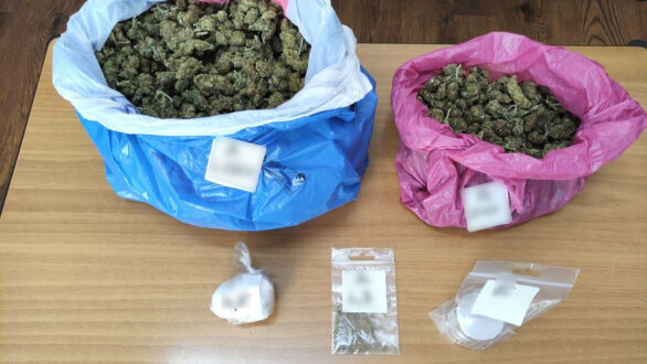 Συνελήφθη ημεδαπή κατηγορούμενη για διακίνηση και κατοχή ναρκωτικών