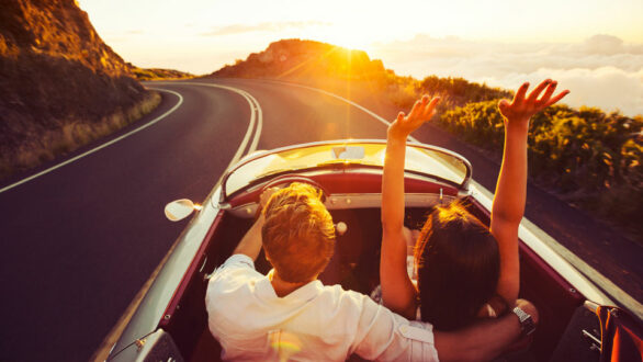 Πόσα άτομα επιτρέπονται από σήμερα σε αυτοκίνητο και ταξί εντός και εκτός νομού