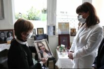 Η Κ. Σακελλαροπούλου επισκέφθηκε τους γονείς της Ελένης Τοπαλούδη