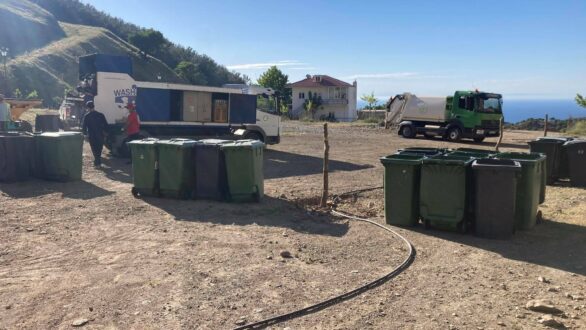 Πλύσιμο κάδων απορριμμάτων στην Σαμοθράκη