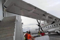 Eλικοφόρο αεροπλάνο σχεδόν “ακούμπησε” κτίριο του αεροδρομίου Αλεξανδρούπολης