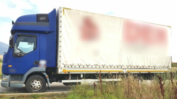 Σύλληψη δύο διακινητών που μετέφεραν 12 άτομα με φορτηγό