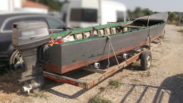 Μετέφερε παράνομα τρία άτομα με ξύλινη βάρκα από την Τουρκία στην περιοχή του Αρίστηνου