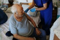 Ανοίγει η πλατφόρμα για τους κατ’ οίκον εμβολιασμούς