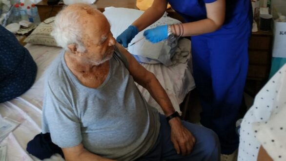 Ανοίγει η πλατφόρμα για τους κατ’ οίκον εμβολιασμούς