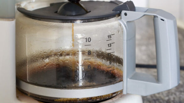 Πώς καθαρίζει η καφετιέρα από άλατα και υπολείμματα