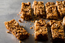 Σπιτικές μπάρες με φυστικοβούτυρο και βρώμη