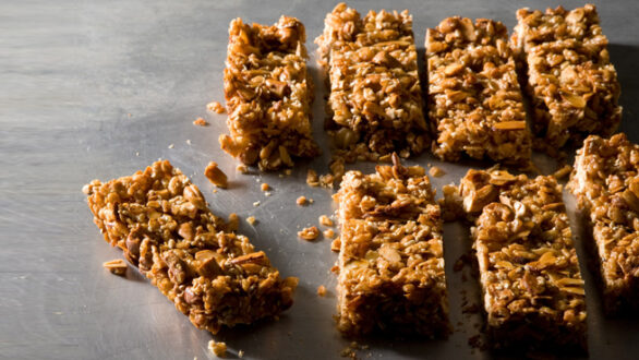 Σπιτικές μπάρες με φυστικοβούτυρο και βρώμη