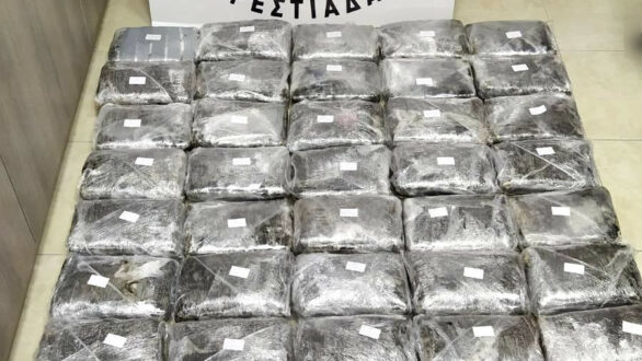 Περισσότερα από 53 κιλά κάνναβης βρήκε ο αστυνομικός σκύλος στο Τελωνείο Καστανεών
