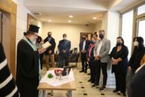 Φωτίζεται μπλε το Επιμελητήριο για τα 100 χρόνια του