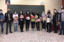 Καβάλα: Kορίτσια από το Αφγανιστάν ζωγραφίζουν πίνακες και τους δωρίζουν στο μουσικό σχολείο