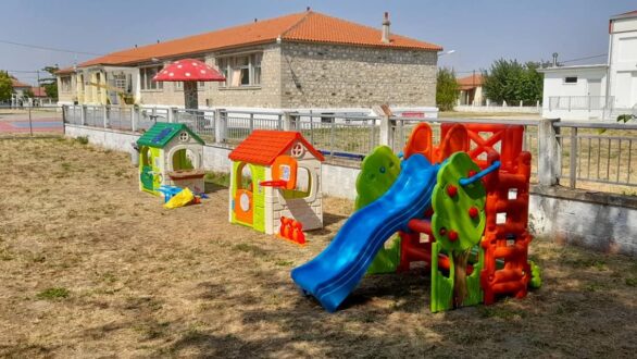 «Μαζί για το Παιδί»: Βιβλιοθήκες και νέα παιχνίδια απέκτησαν δημοτικά και νηπιαγωγεία του Δήμου Ορεστιάδας