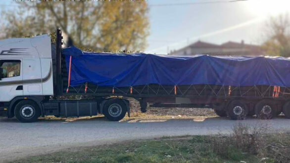 Ορεστιάδα: Σε κρύπτη φορτηγού έκρυβε διακινητής 8 άτομα