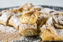 Σπιτική μπουγάτσα με κρέμα