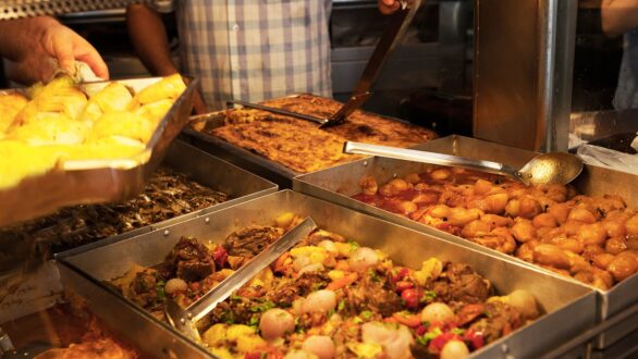 100 μερίδες φαγητού για το Χριστουγεννιάτικο γεύμα από το Πολυκοινωνικό του Δήμου Αλεξανδρούπολης