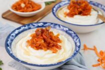 Γλυκό του κουταλιού καρότο με μους γιαουρτιού