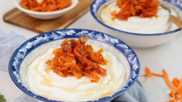 Γλυκό του κουταλιού καρότο με μους γιαουρτιού