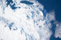 Μία φωτογραφία της χιονισμένης Ελλάδας από τον ΔΔΣ, υπενθύμιση για την κλιματική αλλαγή