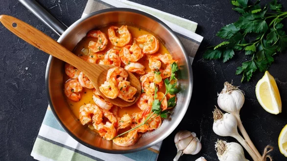 Λεμονάτες γαρίδες με σάλτσα βουτύρου