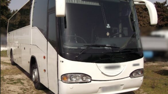 Φέρες: Διακινητής μετέφερε με λεωφορείο 20 άτομα