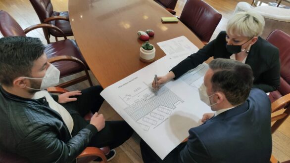 Αλλάζει η ράμπα μπροστά από το δημαρχείο Αλεξανδρούπολης