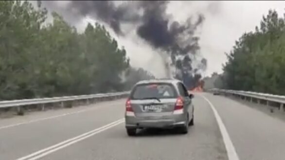 Αυτοκίνητο τυλίχτηκε στις φλόγες στον κάθετο άξονα