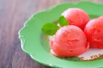 Παγωμένο γλύκισμα παγωτού