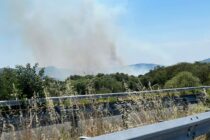 Πυρκαγιά στην Εγνατία Οδό στο ύψος της Πυλαίας Έβρου – Στην κατάσβεση και εναέρια μέσα