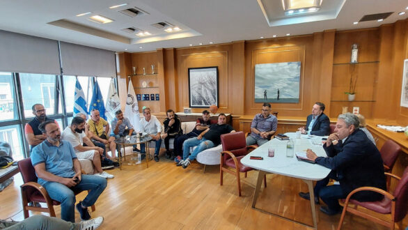 Συνάντηση Ζαμπούκη με εκπροσώπους της εστίασης για τις εργασίες φυσικού αερίου