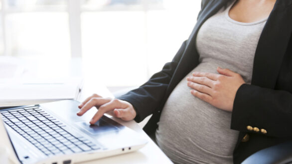Γ. Οικονόμου: Επεκτείνεται το επίδομα μητρότητας από τους 6 στους 9 μήνες και στον ιδιωτικό τομέα