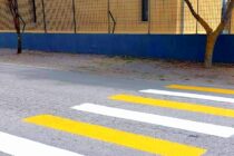 Διαγραμμίσεις διαβάσεων μπροστά από τα σχολικά κτίρια των Φερών