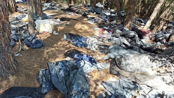Τσίγγλα Διδυμοτείχου – Πρόσφυγες και μετανάστες κοιμούνται μέσα σε σακούλες σκουπιδιών