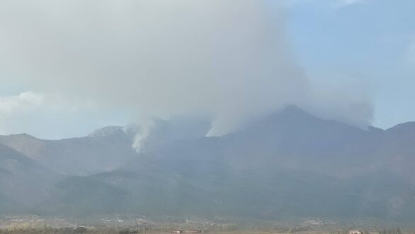 Ροδόπη: Μαίνεται η πυρκαγιά στο Παπίκιο Όρος για 13η ημέρα