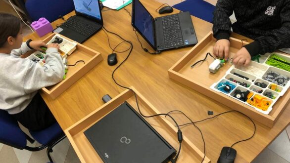 Ολοκληρώθηκαν τα εργαστήρια ρομποτικής και τεχνολογίας για παιδιά και εφήβους από τον Δήμο Μαρωνείας-Σαπών