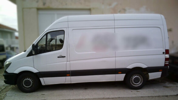 Με 13 άτομα στο φορτηγάκι του συνελήφθη Έλληνας διακινητής