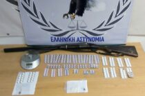 Συνελήφθησαν δύο ημεδαποί για ναρκωτικά, όπλα και αρχαιοκαπηλία