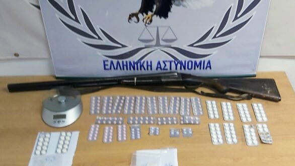 Συνελήφθησαν δύο ημεδαποί για ναρκωτικά, όπλα και αρχαιοκαπηλία