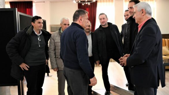 Ανοιχτή η συζήτηση χωρίς “βιαστικές αποφάσεις” για τα Κέντρα Νεοσυλλέκτων στον Έβρο