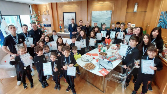 Αθλητές του Συλλόγου Παγκράτιο Αλεξανδρούπολης υποδέχτηκε ο δήμαρχος Γ. Ζαμπούκης