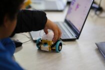 “Μαζί για το Παιδί”: Εμπλουτίστηκε τεχνολογικά η αίθουσα ρομποτικής του 1ου Δημοτικού Σχολείου Σουφλίου