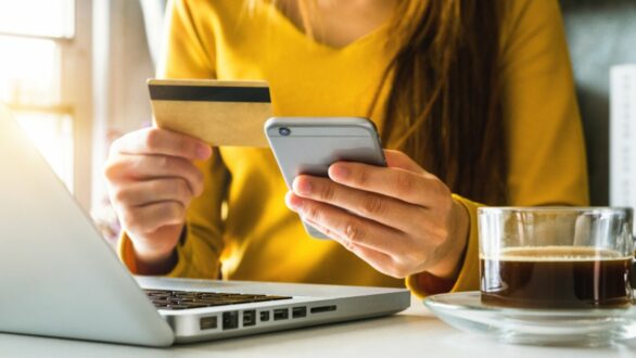 Συναλλαγές e-banking: Αποζημίωση στα θύματα ηλεκτρονικής απάτης θα δίνουν οι τράπεζες