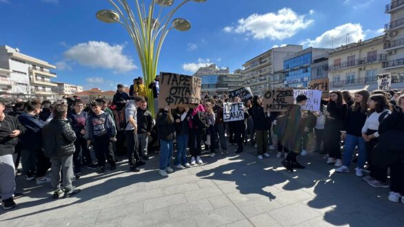Ορεστιάδα: Με δυναμική παρουσία μαθητών η κινητοποίηση κατά του συστήματος που οδήγησε στο δυστύχημα των Τεμπών