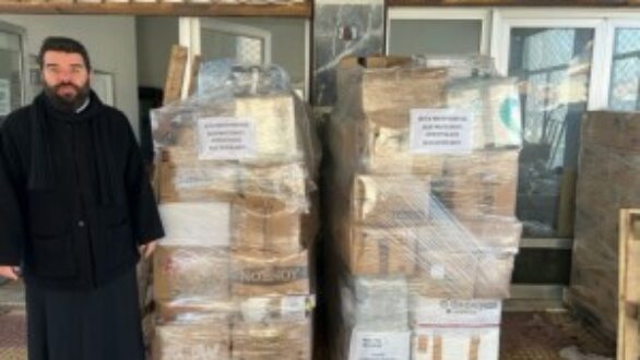 Παράδοση ανθρωπιστικής βοήθειας για σεισμόπληκτους