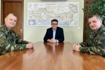 Εθιμοτυπική συνάντηση Δ. Πέτροβιτς με τον απερχόμενο και τον νέο Διοικητή της ΧΙΙ Μ/Κ ΜΠ