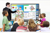 Γ. Οικονόμου: Ξεκίνησε η παράδοση στα σχολεία της χώρας των πρώτων από τους 36.000 διαδραστικούς πίνακες