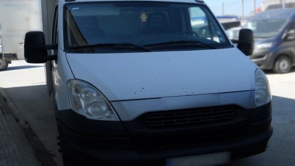 Φέρες: Σύλληψη διακινητή που μετέφερε 10 άτομα σε φορτηγό