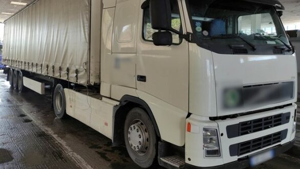 Συνελήφθη διακινητής με 8 άτομα στο Τελωνείο Κήπων