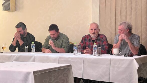 Είναι στο χέρι μας: Παραιτήθηκε ο Σ. Παπανδρέου, η έδρα στον Σ. Κυργιάννη