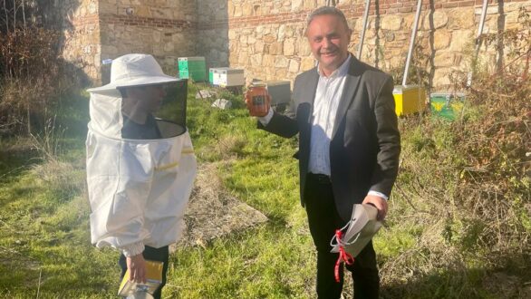 Κελέτσης: Συνάντηση στο Διδυμότειχο με τον νεότερο μελισσοκόμο της χώρας
