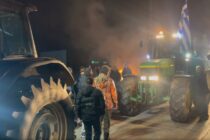 Αποχωρούν από το Τελωνείο Κήπων οι αγρότες αλλά συνεχίζουν τον αγώνα